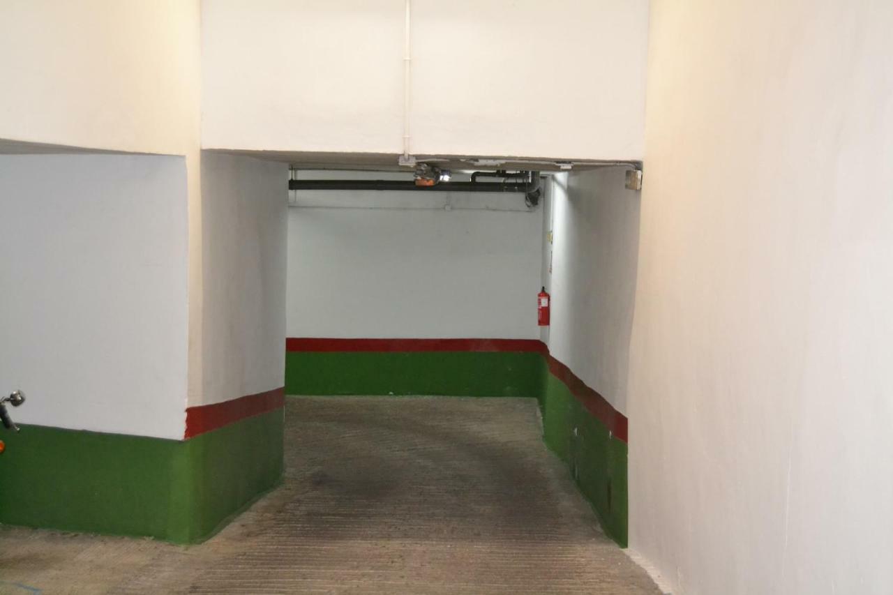 Sherryflat Caballeros - Parking Jerez de la Frontera Exterior foto