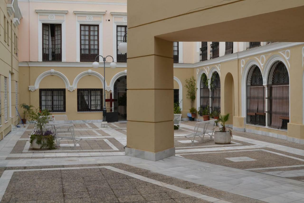 Sherryflat Caballeros - Parking Jerez de la Frontera Exterior foto